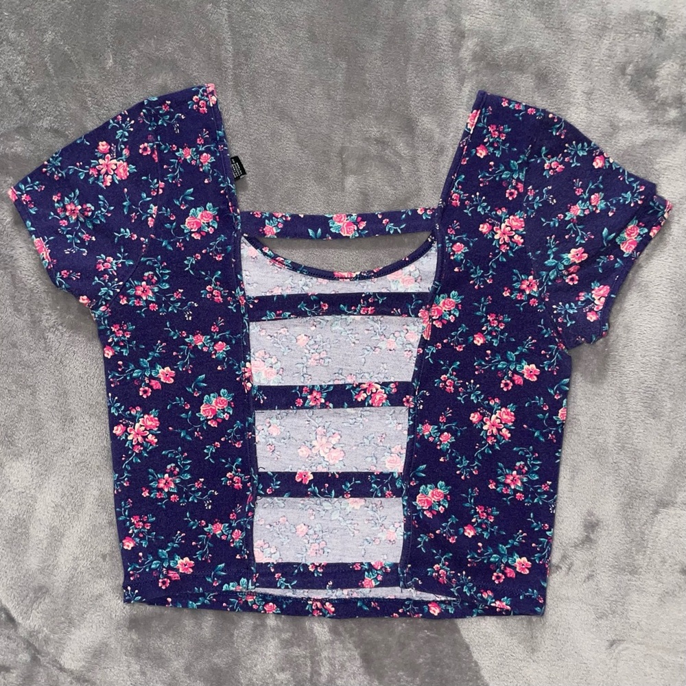Forever 21 Women’s Blue Floral Cap Sleeve Cropped Blouse Size Small - Open Back
